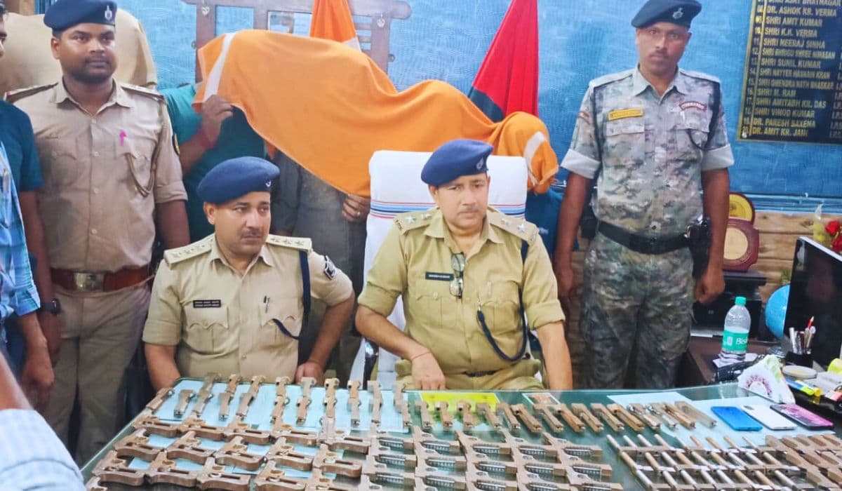 buxar gun factory | Mini Gun Factory In Bihar: Mini gun factory found in Buxar, used to manufacture illegal pistols, seven arrested… buxar gun factory | Mini Gun Factory In Bihar: Mini gun factory found in Buxar, used to manufacture illegal pistols, seven arrested…