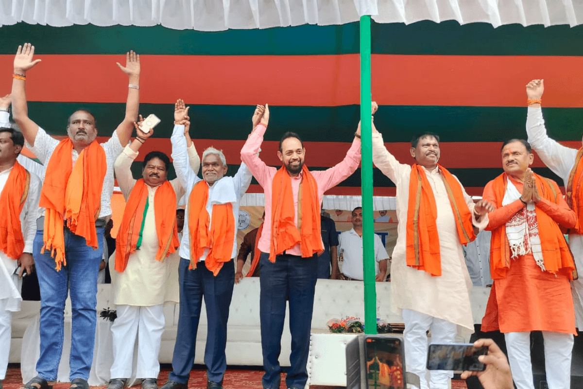 Jharkhand Politics: घुसपैठियों को सिर्फ BJP ही निकाल सकती है, दो पूर्व सीएम ने हेमंत सरकार पर बोला हमला Jharkhand Politics: घुसपैठियों को सिर्फ BJP ही निकाल सकती है, दो पूर्व सीएम ने हेमंत सरकार पर बोला हमला