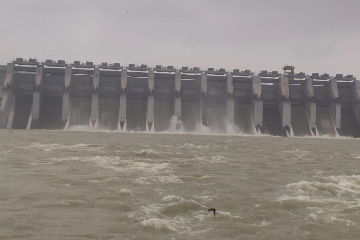 VIDEO: जमशेदपुर और 116 विस्थापित गांवों पर बाढ़ का खतरा, चांडिल डैम के 9 फाटक खोले गए