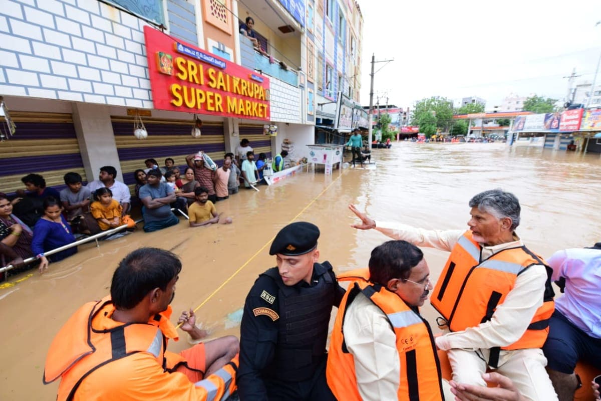 Andhra-Telangana Rain: दोनों राज्यों में बारी बारिश का तांडव जारी, अब तक 27 लोगों की गई जान