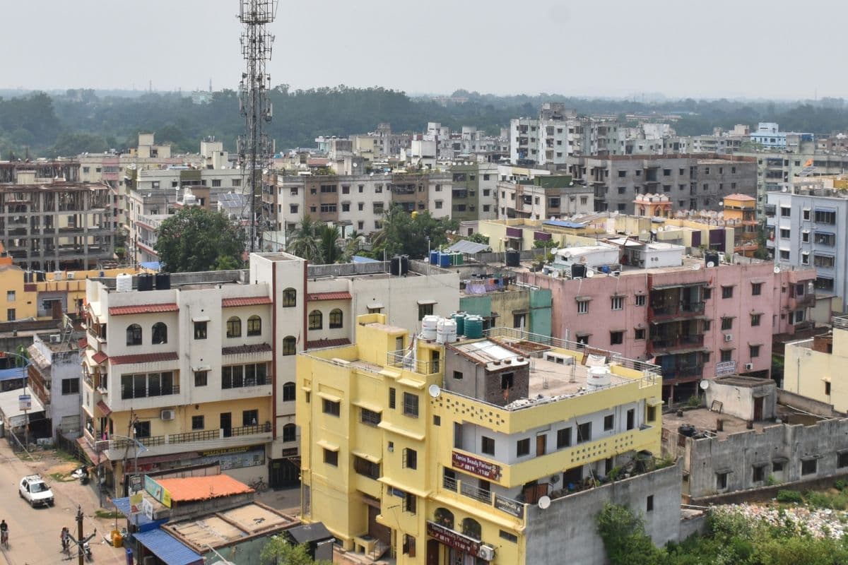 बिजली कटौती के खिलाफ गोलबंद हुए चीराचास के लोग, बोले- हमने खून-पसीने की कमाई से बसाया, हम ही हैं उपेक्षित