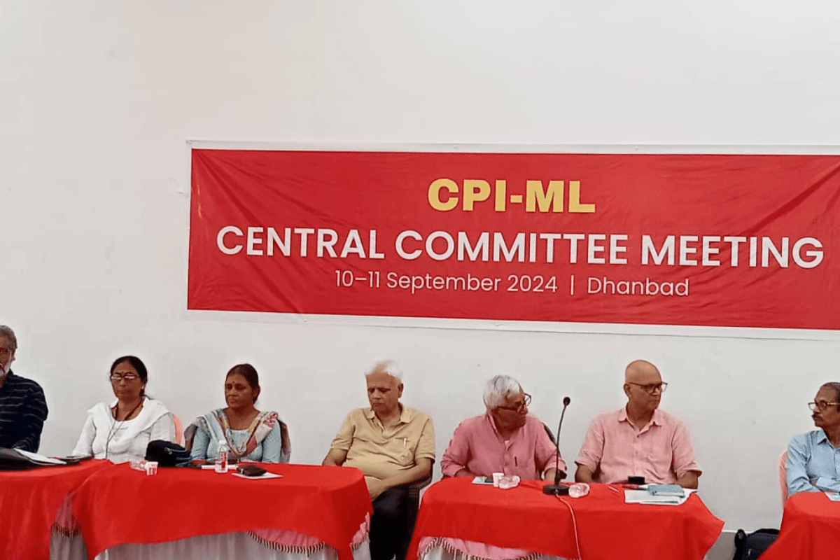Dhanbad News: धनबाद में हुई भाकपा-माले की केंद्रीय कमेटी की बैठक, बोले नेता-वक्फ बोर्ड के मसले पर दखल देना उचित नहीं