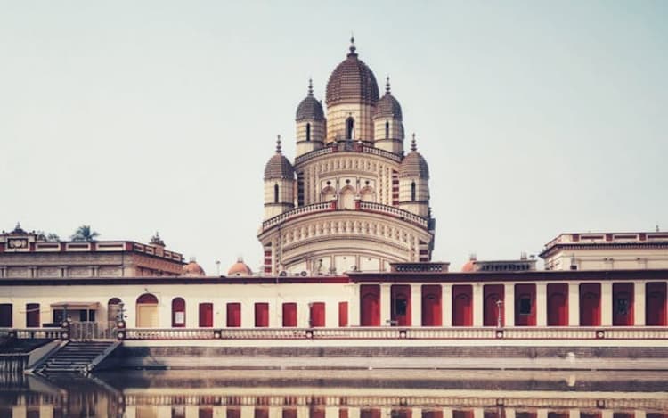 Durga Puja 2024: पूजा की छुट्टियों को बनाएं खास, परिवार के साथ मां दुर्गा के इन प्रसिद्ध मंदिरों की करें दर्शन