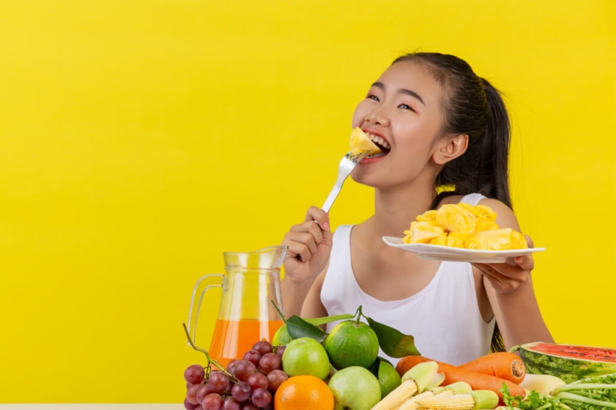 Health Tips: खाली पेट इन 5 फलों को खाने से शरीर में जहर की तरह करता है काम
