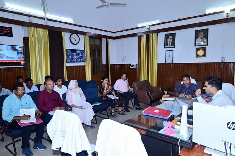 बंद नलकूप को दुरूस्त कर करे चालू: डीएम