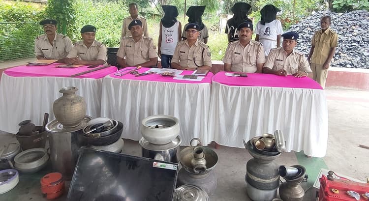 लाखों की चोरी के सामान के साथ चार गिरफ्तार, भेजे गये जेल