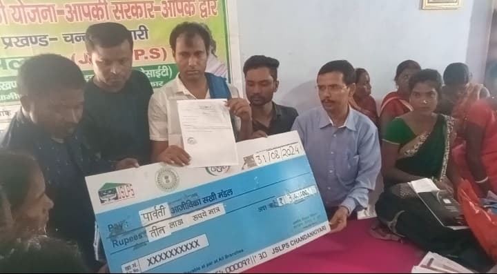 जिले के सभी प्रखंडों में लगा शिविर, लाभुकों को दिया गया विभिन्न योजनाओं का लाभ