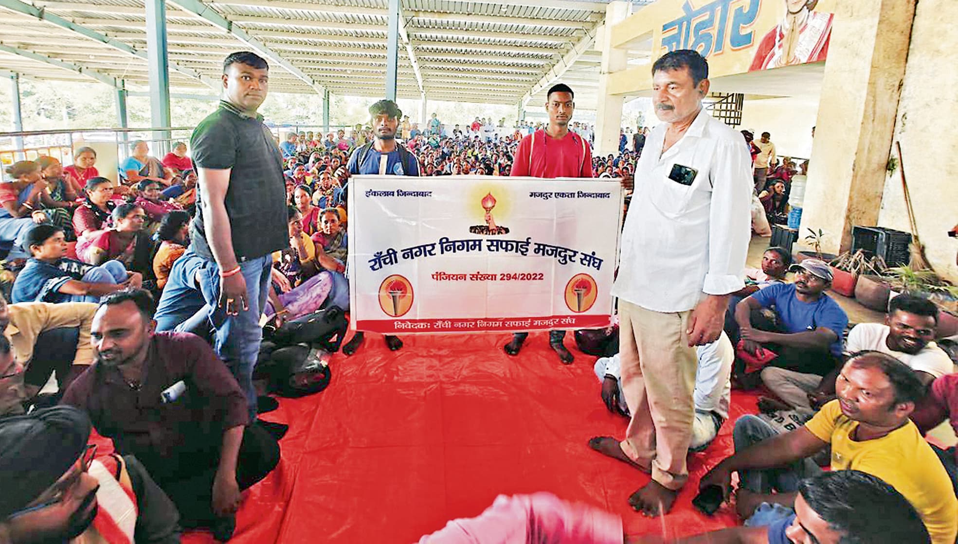 Ranchi news : नगर निगम के 2300 सफाईकर्मी कल से हड़ताल पर जायेंगे