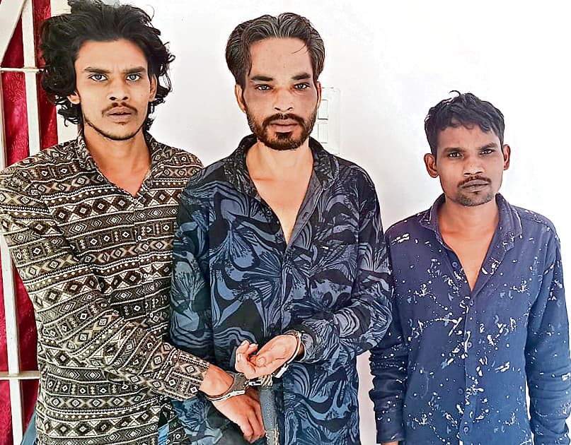 crime news : हरमू मुक्तिधाम पुल के पास छापेमारी, ब्राउन शुगर के साथ तीन युवक गिरफ्तार