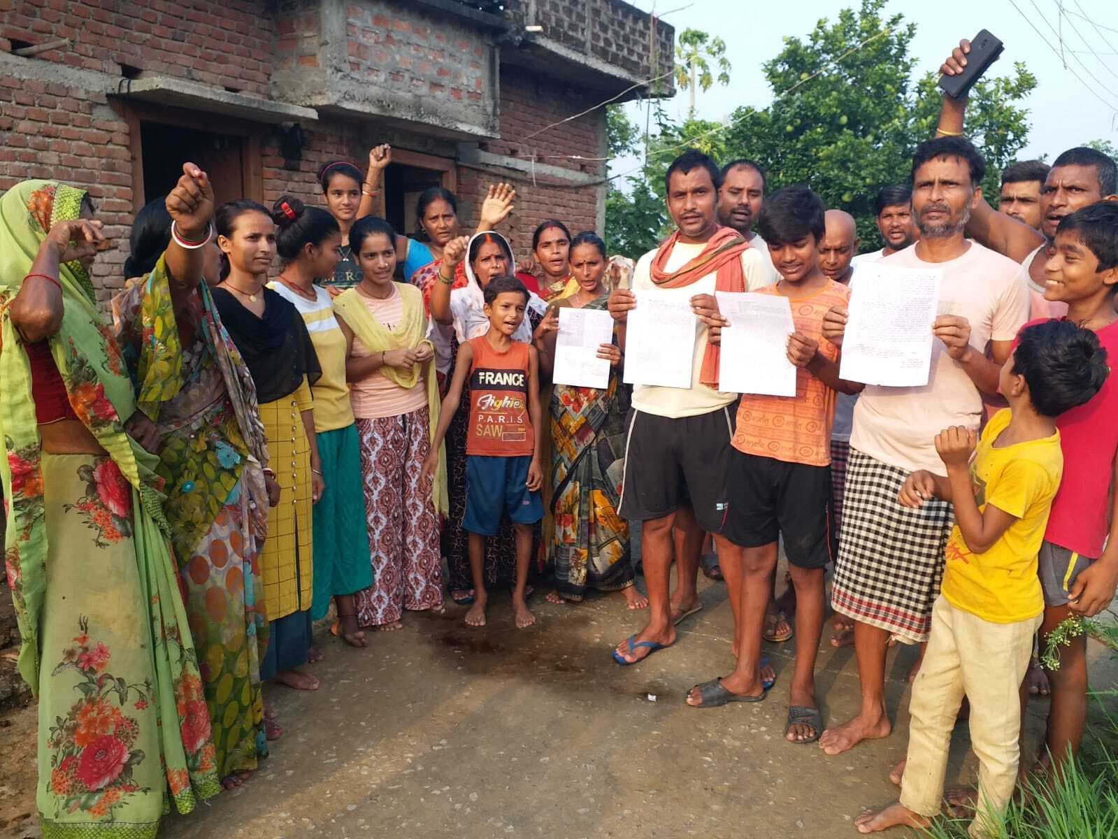 वारंट ले गलत पते पर पहुंची पुलिस महिलाओं से मारपीट का लगा आरोप