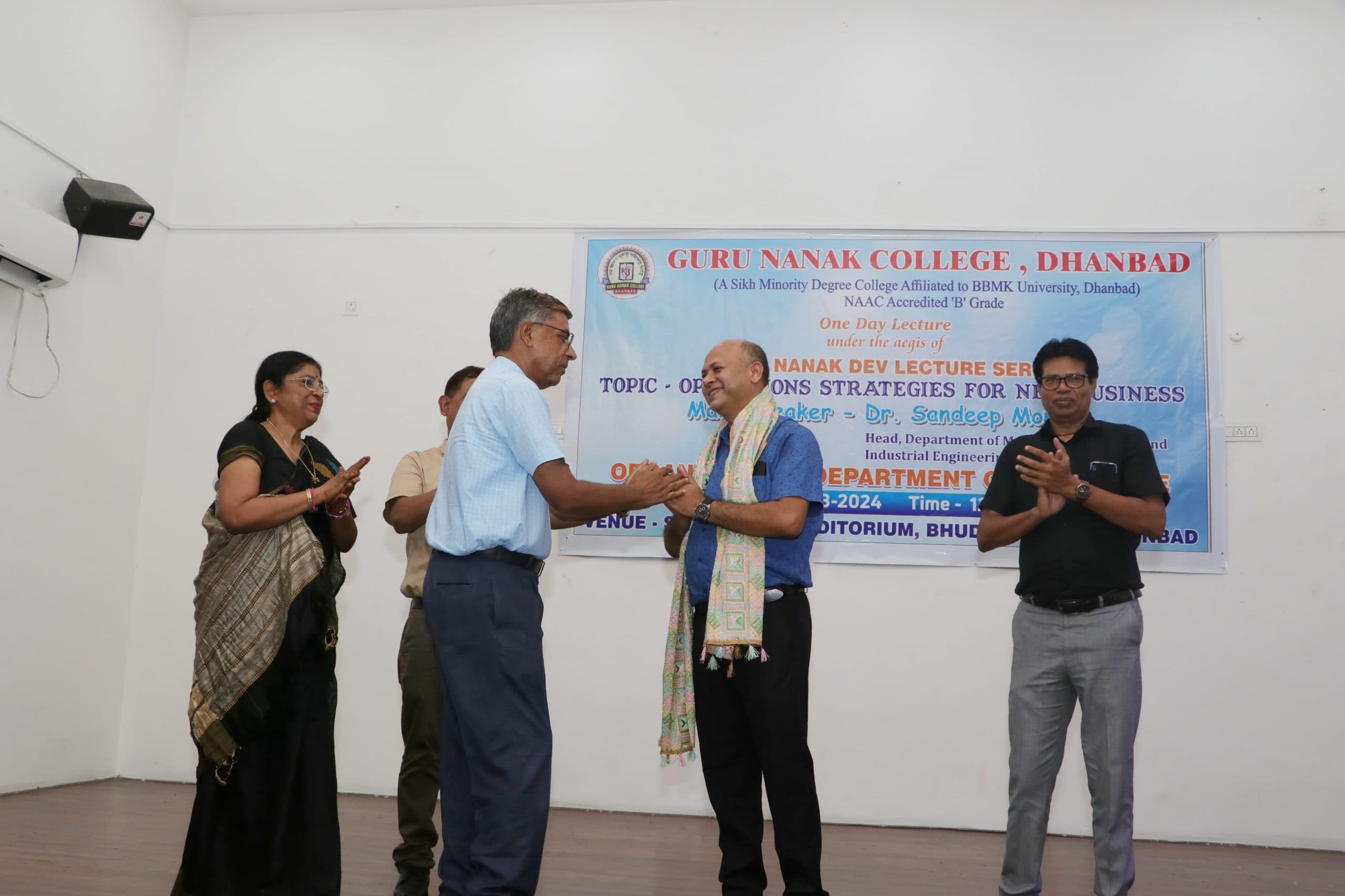 जीवित रहना है, तो खुद को बदलते रहना होगा : डॉ संदीप