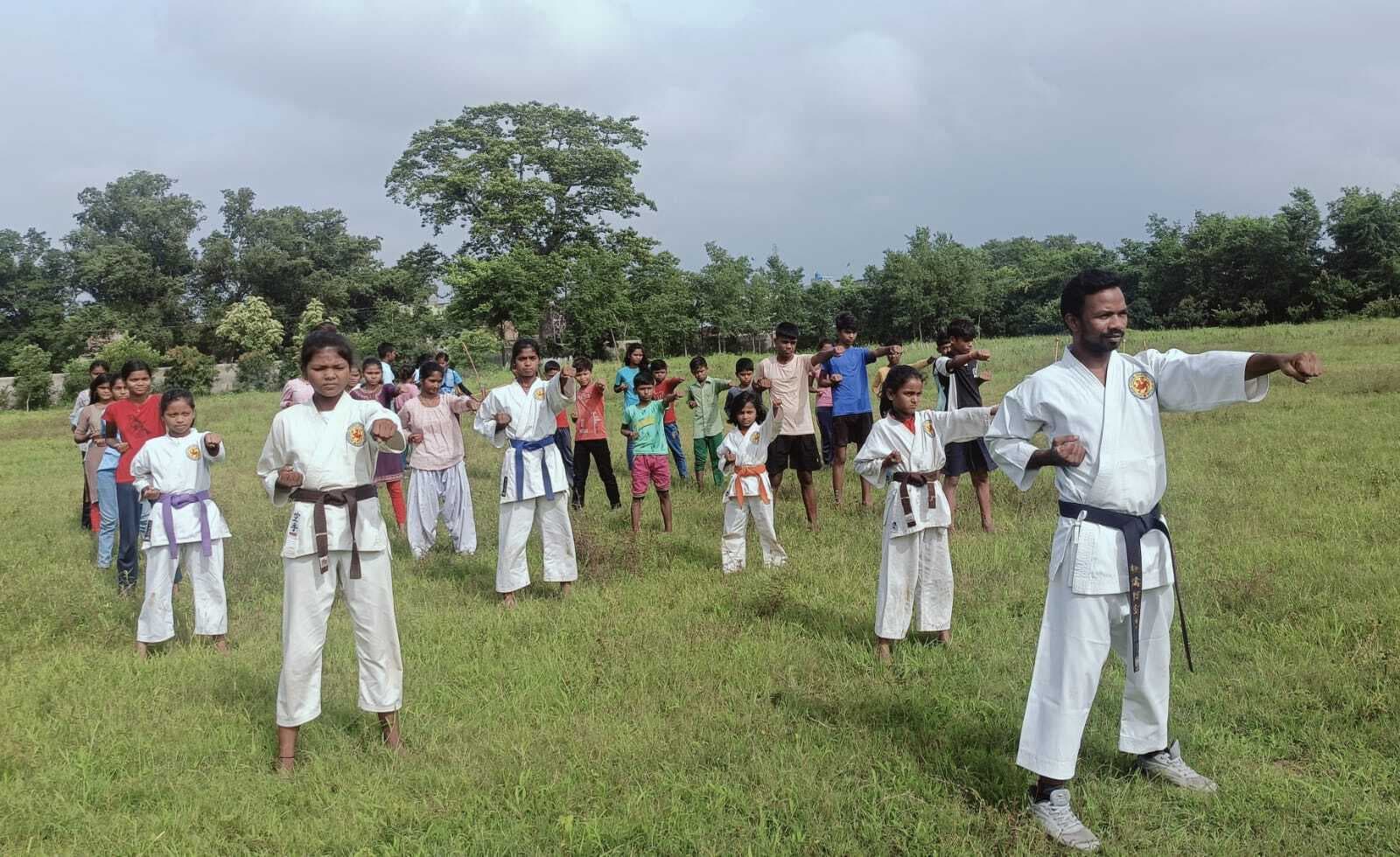 बालिकाओं को आत्मरक्षा के लिए नि:शुल्क कराटे प्रशिक्षण शुरू