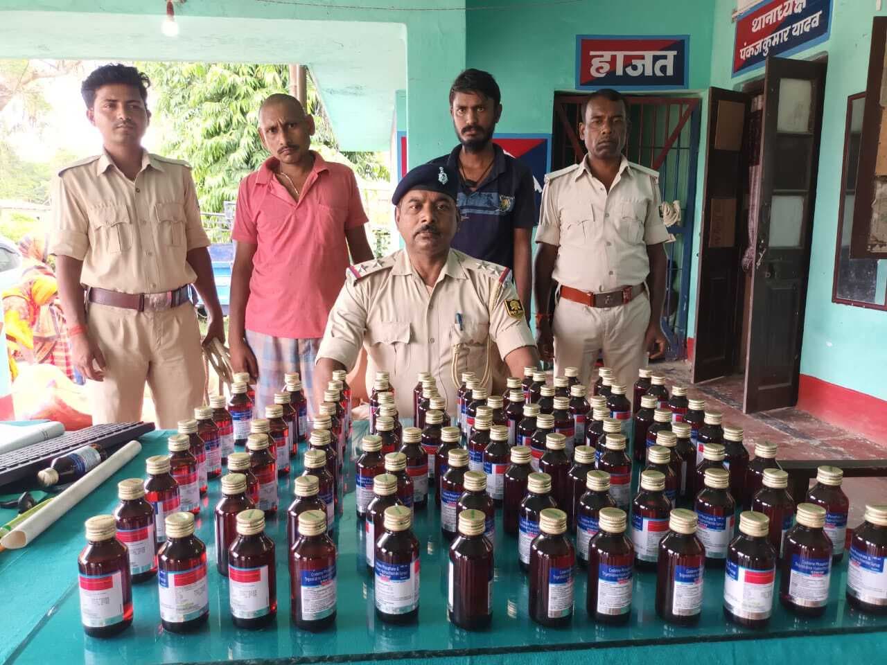 35 पेटी कोडिनयुक्त नशीली सिरप बरामद, दो तस्कर गिरफ्तार