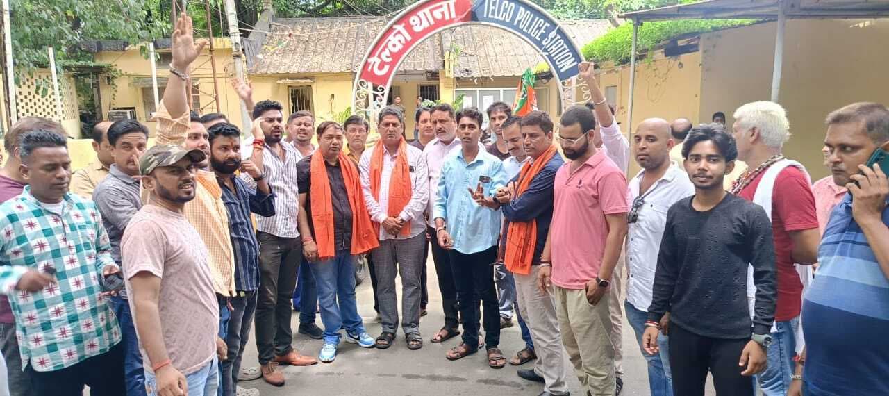 टाटानगर स्टेशन पर घूम रहे दो युवकों ने तलाशी लेते ही चौंक गयी जीआरपी