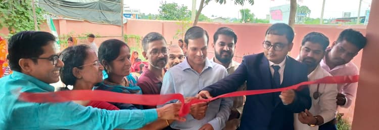 जनसुराज ने लगाया स्वास्थ्य शिविर, समस्याओं के लिये गये आवेदन