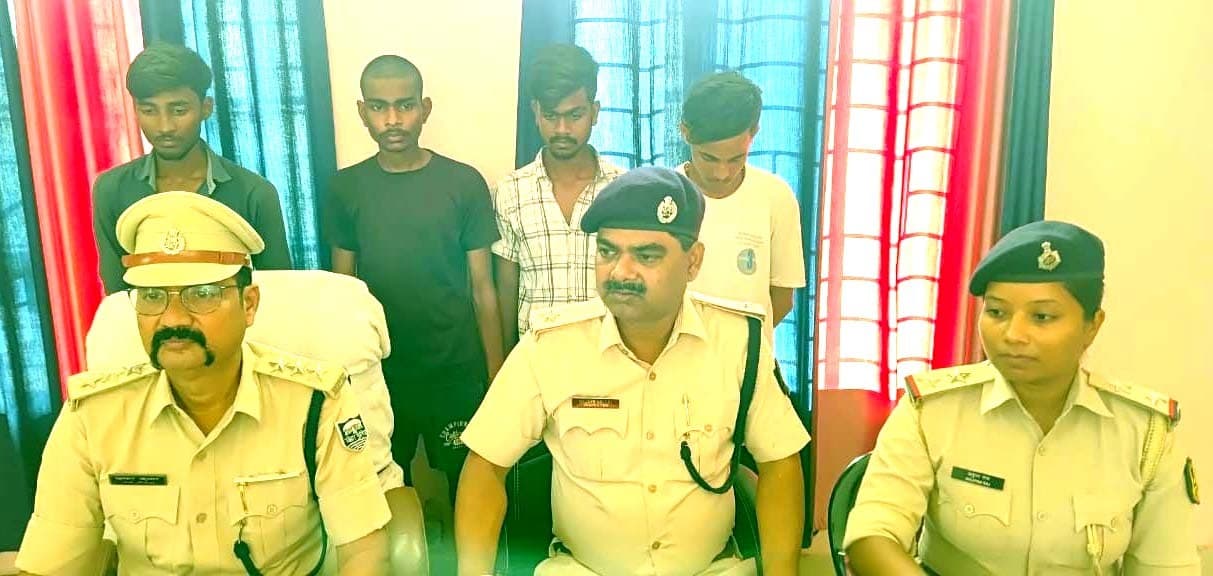 झपटमारी के पांच मोबाइल बरामद, चार बदमाश गिरफ्तार