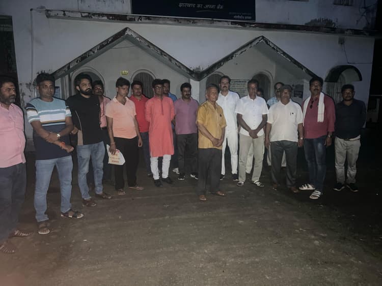 भाजपा नेता से दुर्व्यवहार का आरोप, कार्रवाई की मांग