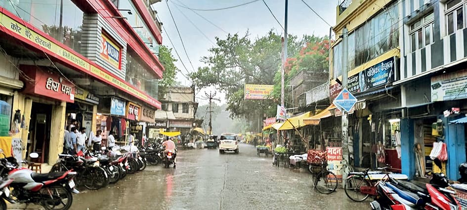 रुक-रुक कर बारिश से लोगों को गर्मी से मिली निजात