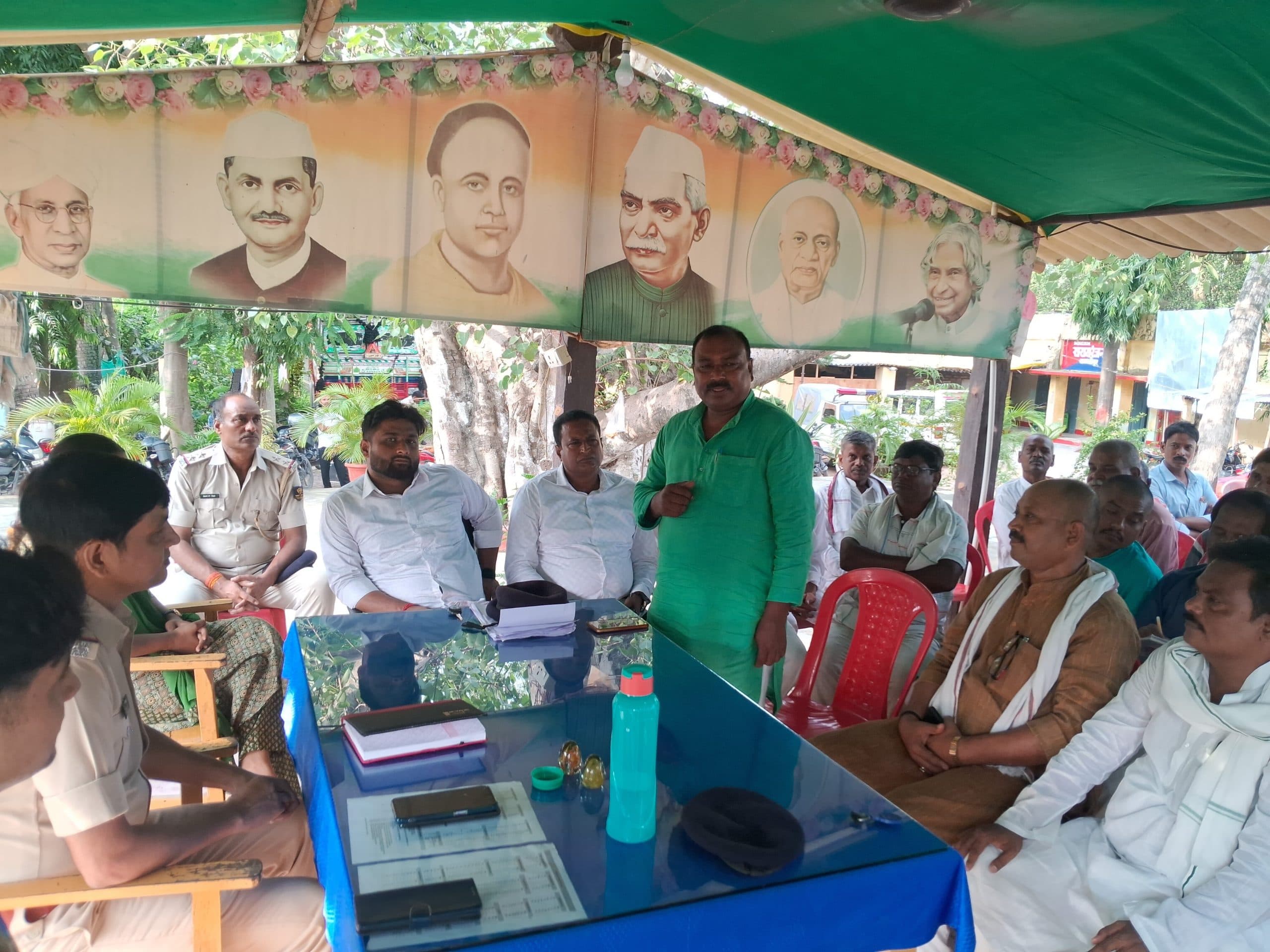 Samastipur News:जनप्रतिनिधियों व आम जनता के साथ थानाध्यक्ष ने की बैठक