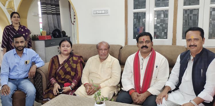 जनता के सवालों का जवाब मुख्यमंत्री को देना होगा : विजय शर्मा