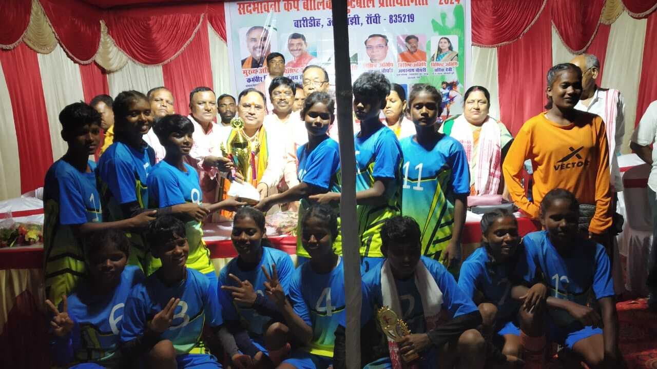 Football: सदभावना कप बालिका फुटबॉल प्रतियोगिता में स्टार वारियर फुटबॉल क्लब बनी विजेता