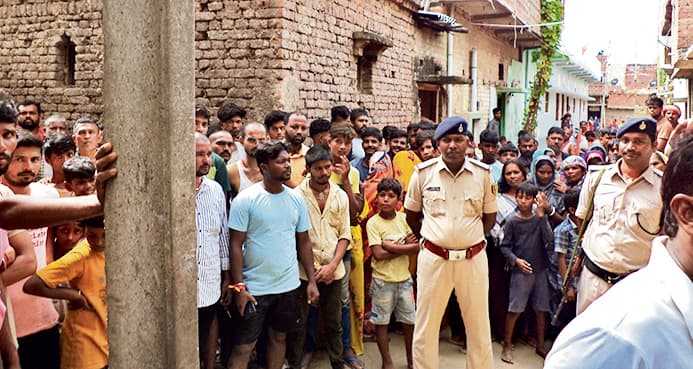 ससुराल जाने से किया इन्कार, तो पत्नी और साली को गोली मार खुदकुशी की