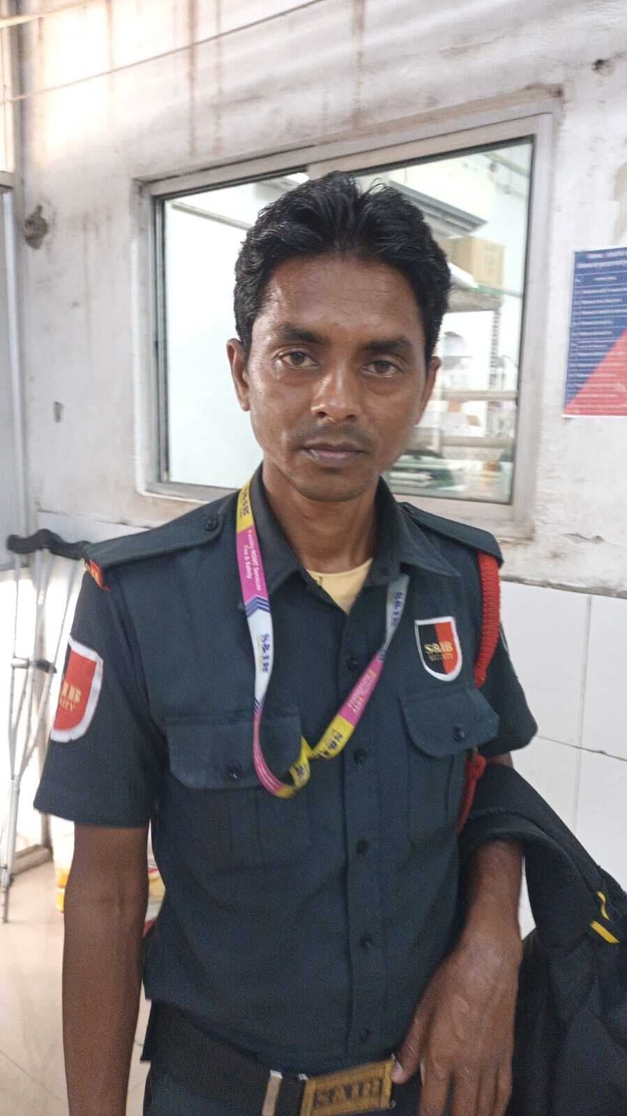 चलती बाइक पर सर्पदंश का शिकार हुआ युवक, खुद पहुंचा एसएनएमएमसीएच