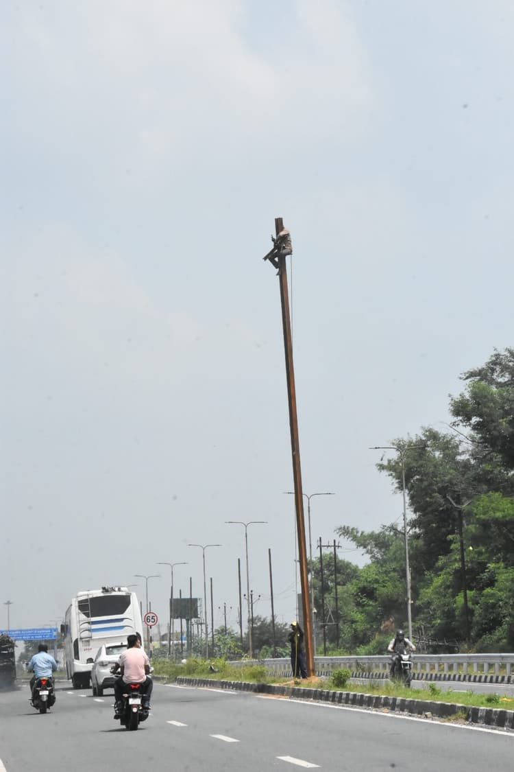 यह तो हद है : नियमों का उल्लंघन कर कामगारों की जिंदगी से खेल रहे ठेकेदार