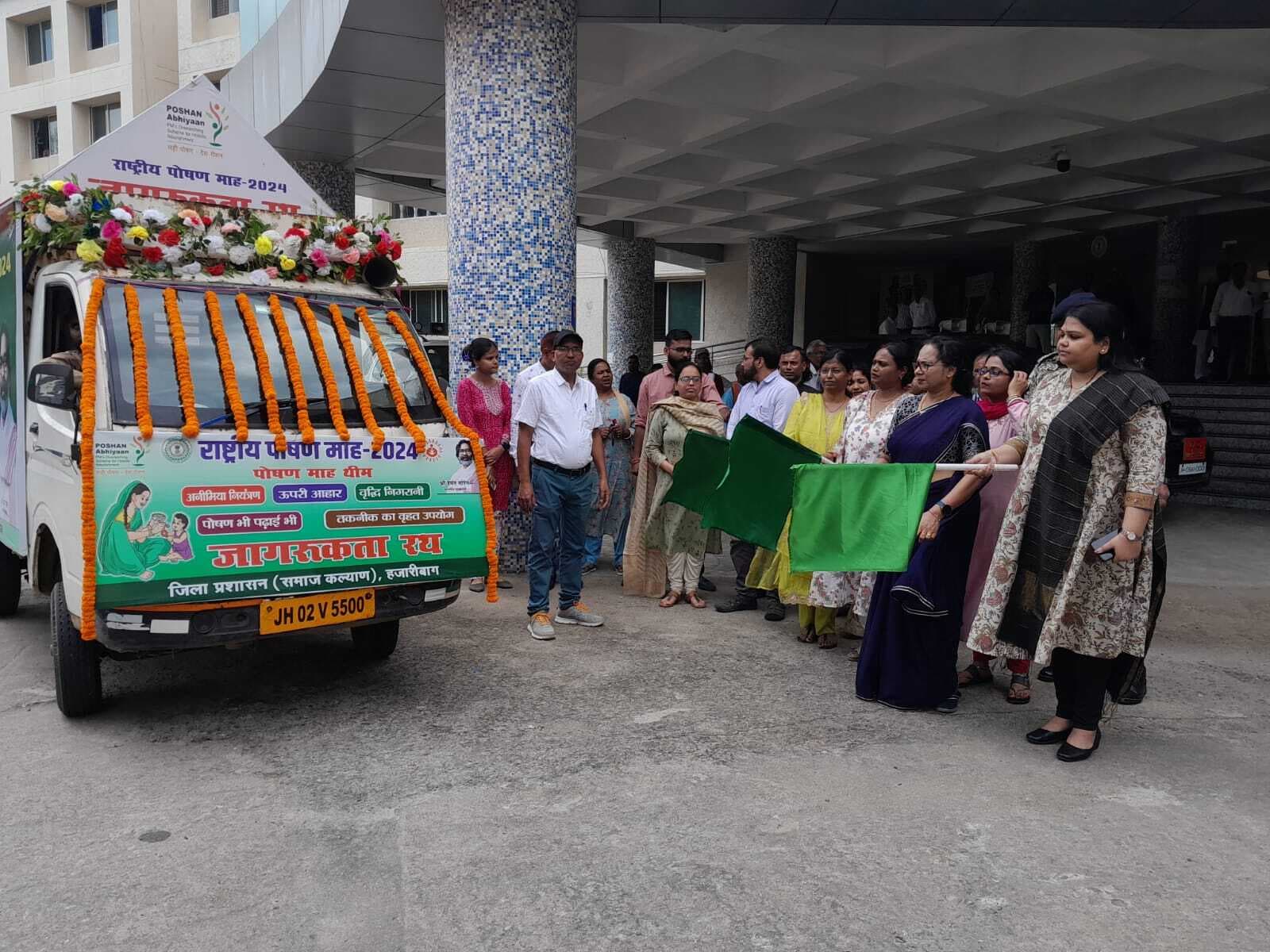 पोषण रथ को डीसी ने हरी झंडी दिखाकर किया रवाना