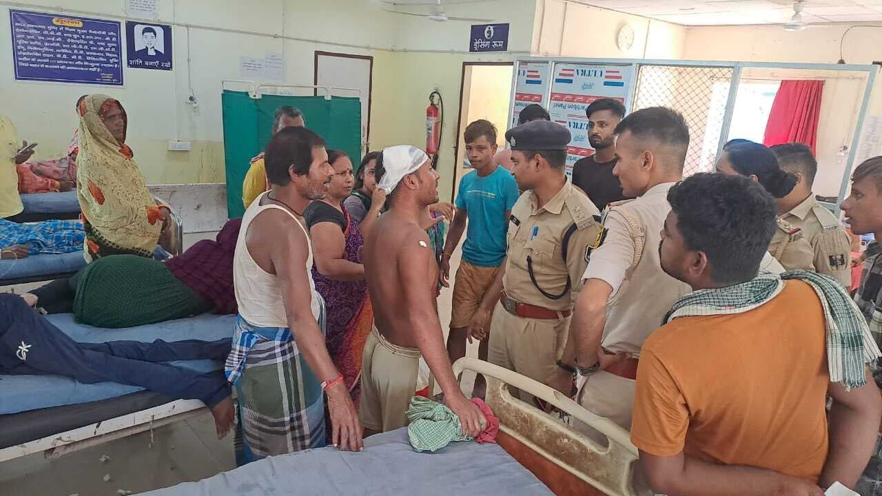 छेड़खानी के विरोध में पथराव कर पिता-पुत्री को किया घायल