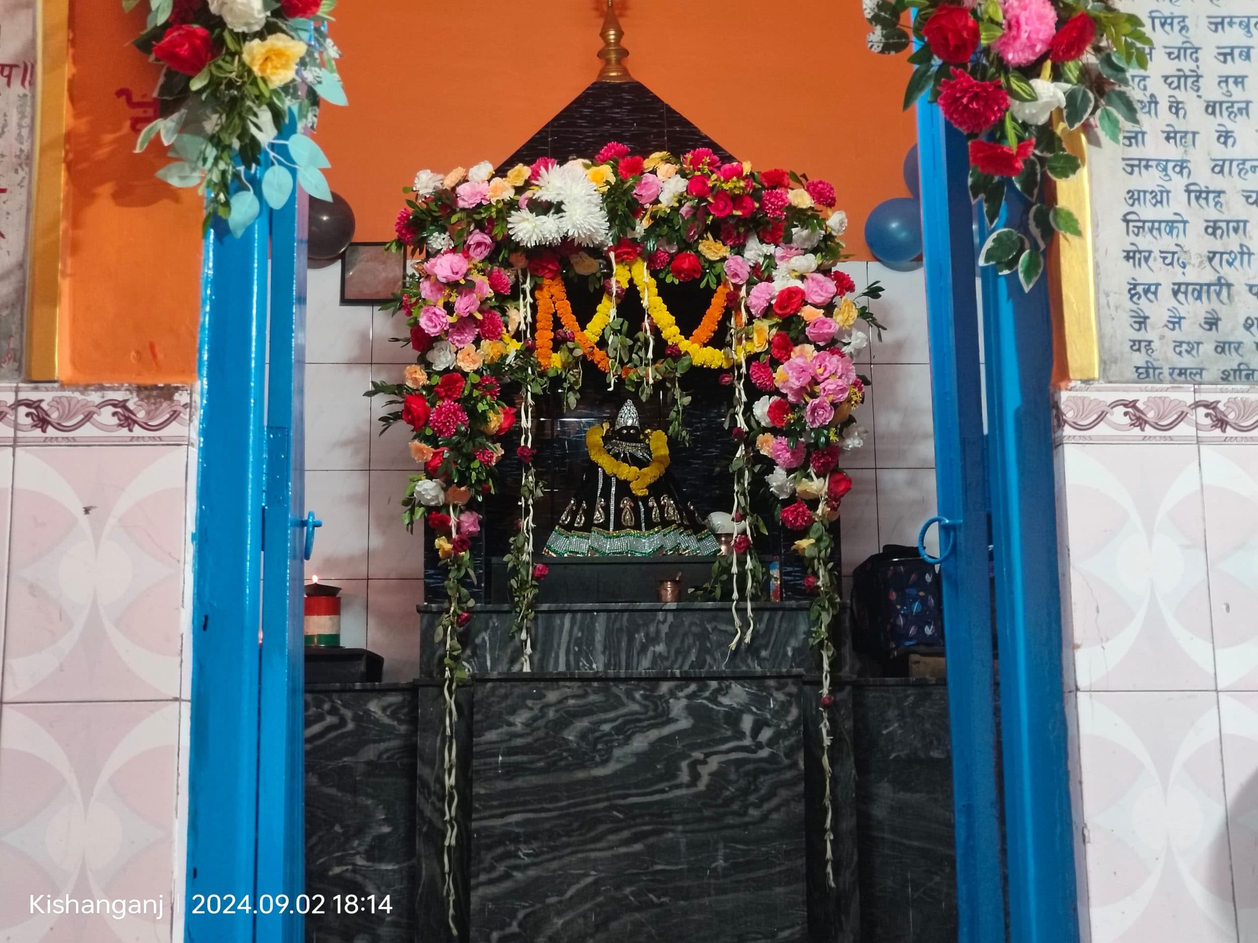 शनि मंदिर में मनाया गया भगवान शनिदेव का जन्मोत्सव, भजन संध्या आयोजित