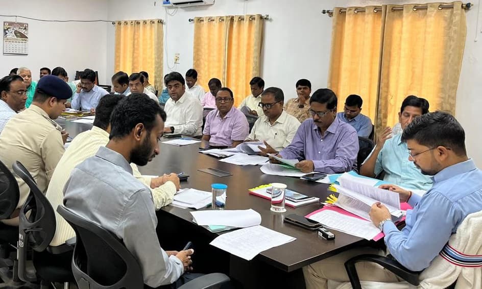 लंबित पत्रों के निष्पादन में लायें तेजी