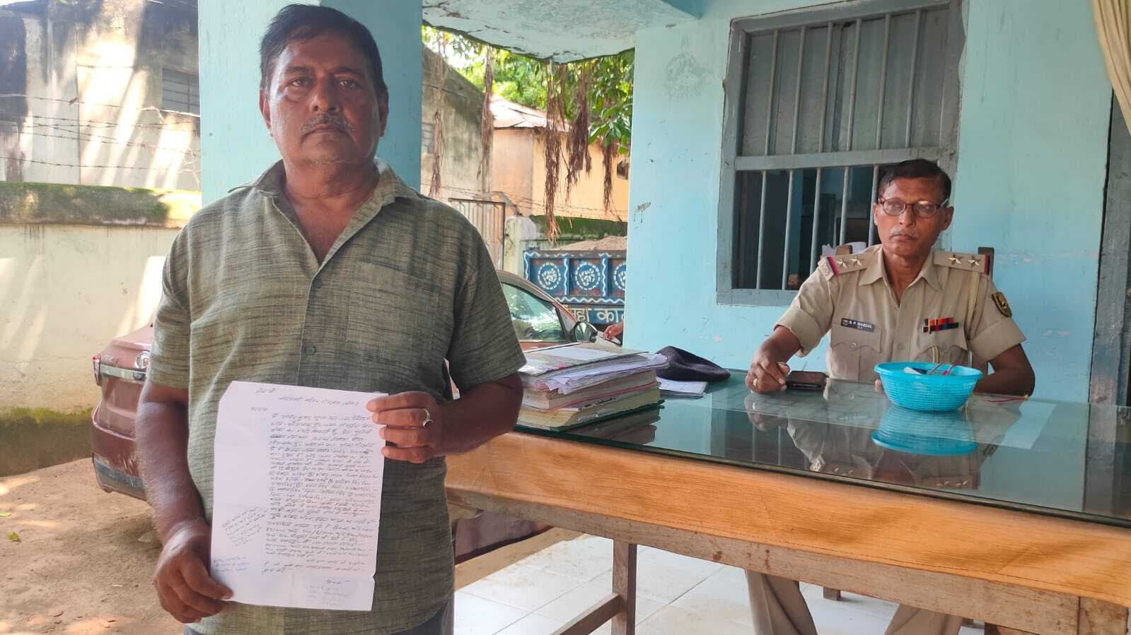 हथियार के बल पर बदमाशों ने 15 बीघा जमीन पर जमाया कब्जा