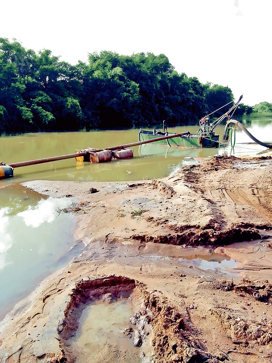 नदी से अवैध बालू खनन पर ग्रामीणों में रोष, भाजपा ने भी जताया विरोध
