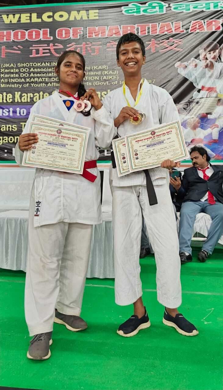 Karate: खूंटी के कराटेकारो ने स्टेट कराटे चैंपियनशिप में जीते स्वर्ण व रजत