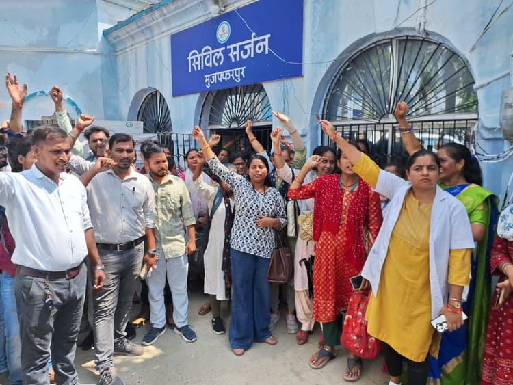 सीएचओ ने डीपीएम के खिलाफ खोला माेर्चा, अस्पताल में हंगामा