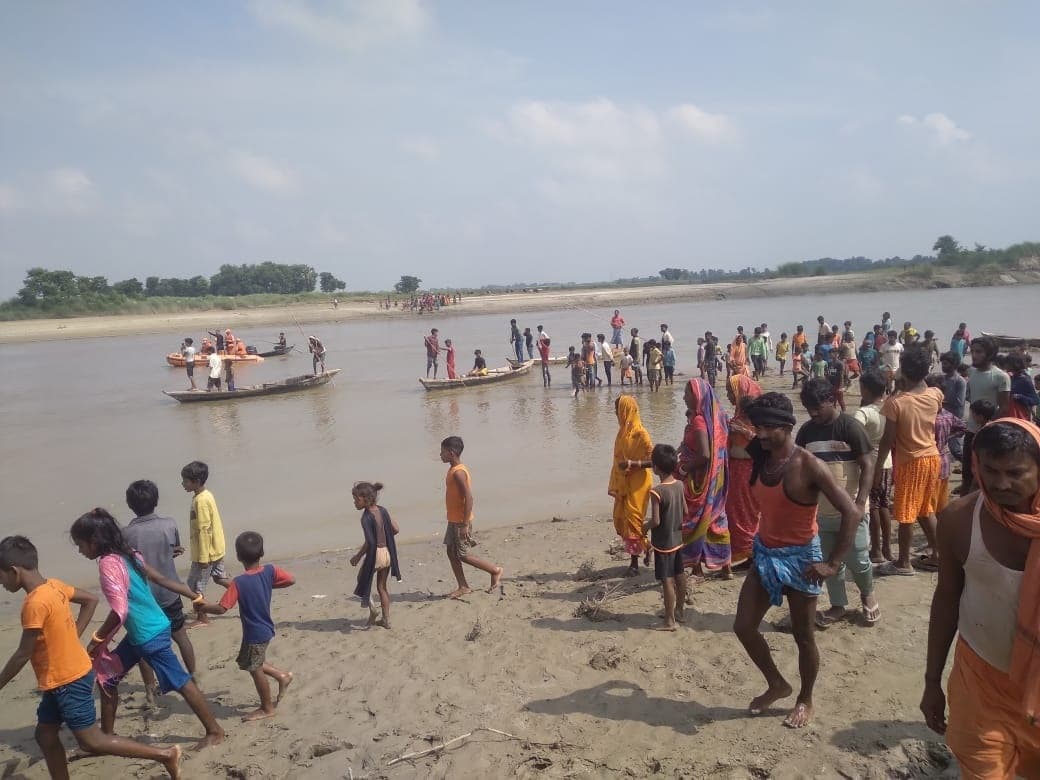 पुलिस टीम को देख नदी में कूदा युवक, मौत