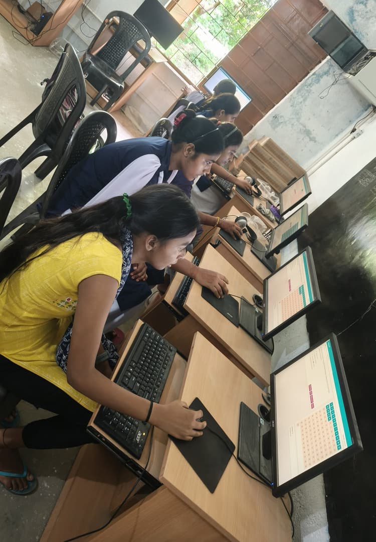 NEET Mock Test: Samastipur News:Education news:जिले के मध्य विद्यालय मुरियारो की छात्रा अन्नू शर्मा रही राज्यस्तर पर अव्वल,शत प्रतिशत अंक किया अर्जित