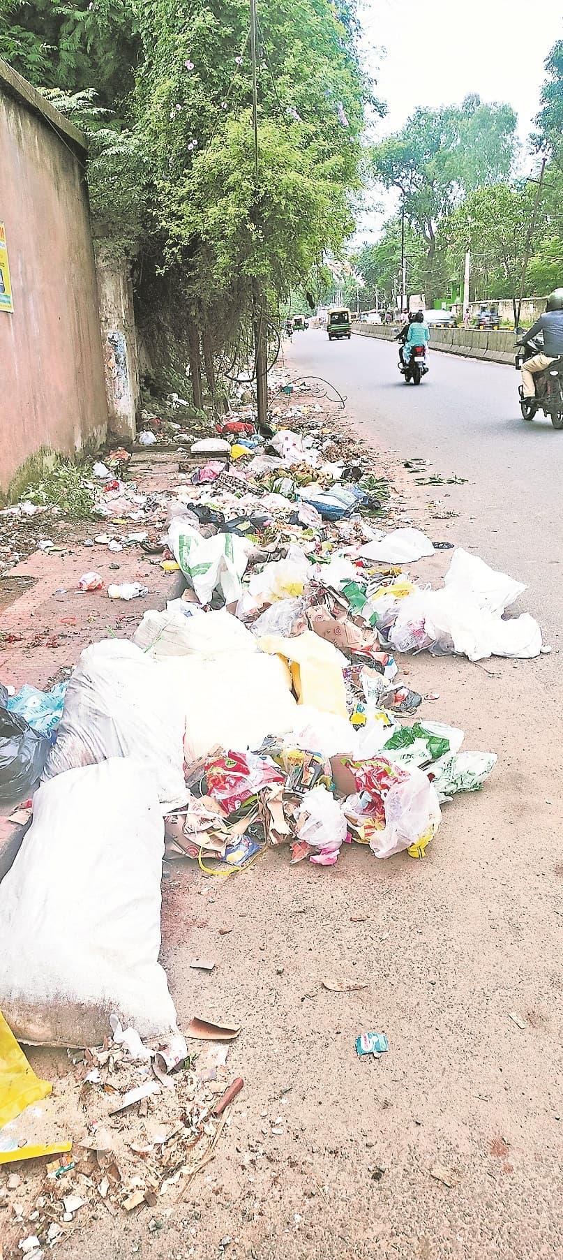 Ranchi News : हड़ताल पर गये निगम के 2300 सफाई कर्मचारी, नहीं हुआ कचरे का उठाव