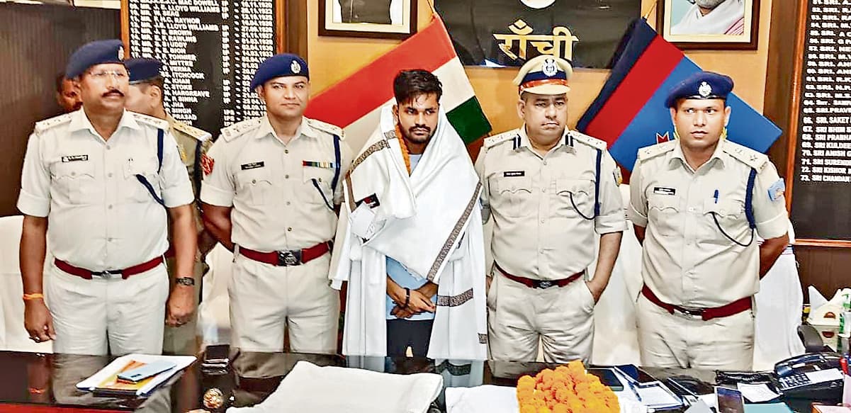 crime news : टीएसपीसी के एरिया कमांडर ने किया सरेंडर