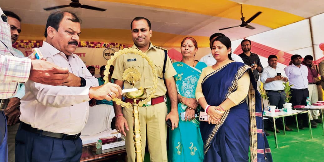 मेडल लाओ और नौकरी पाओ : डीएम