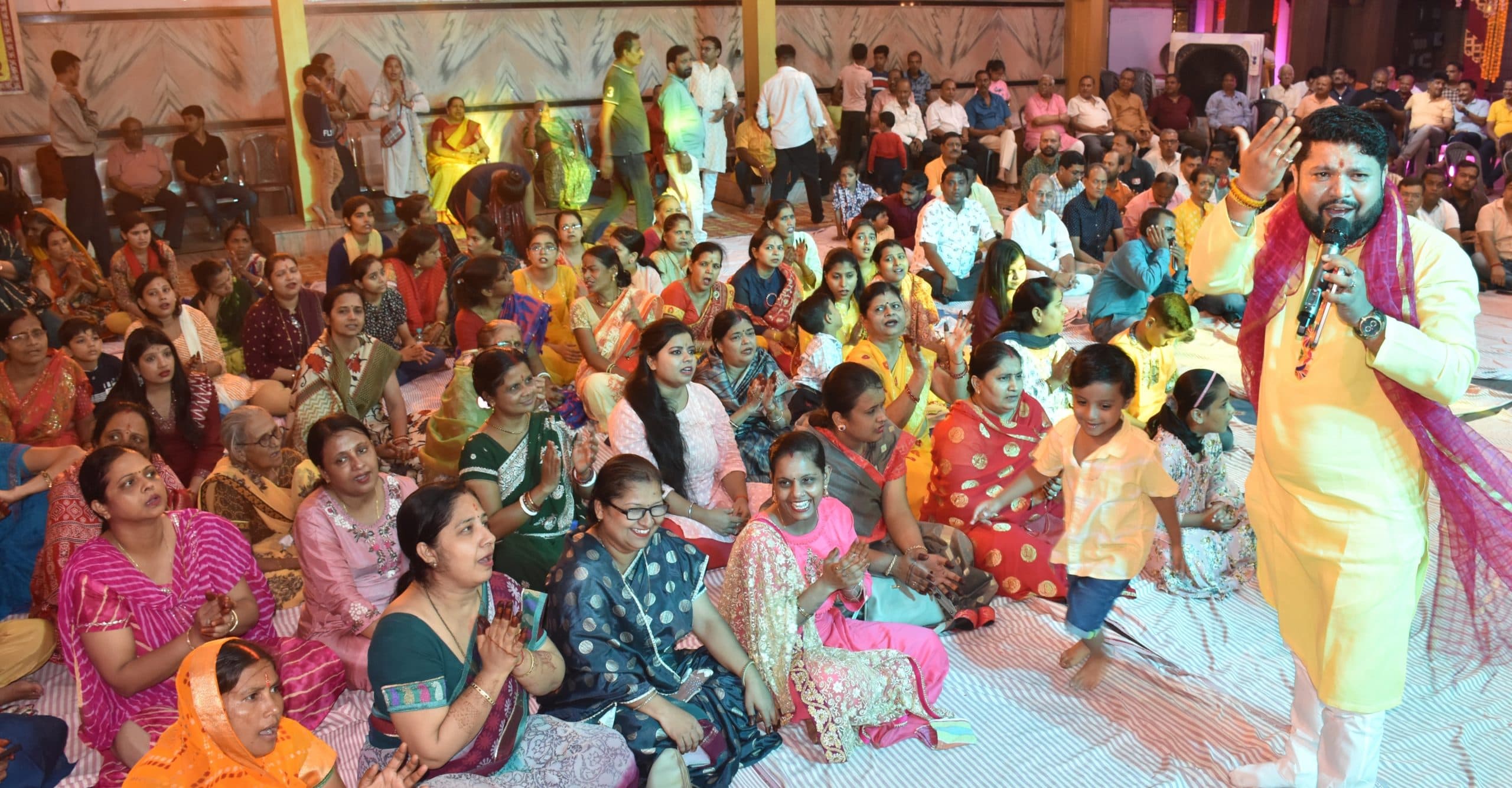 भक्तों पर कृपा करती है झुंझुनूवाली वाली मां मेरी, मेरी दादी जी की हर बात निराली है...