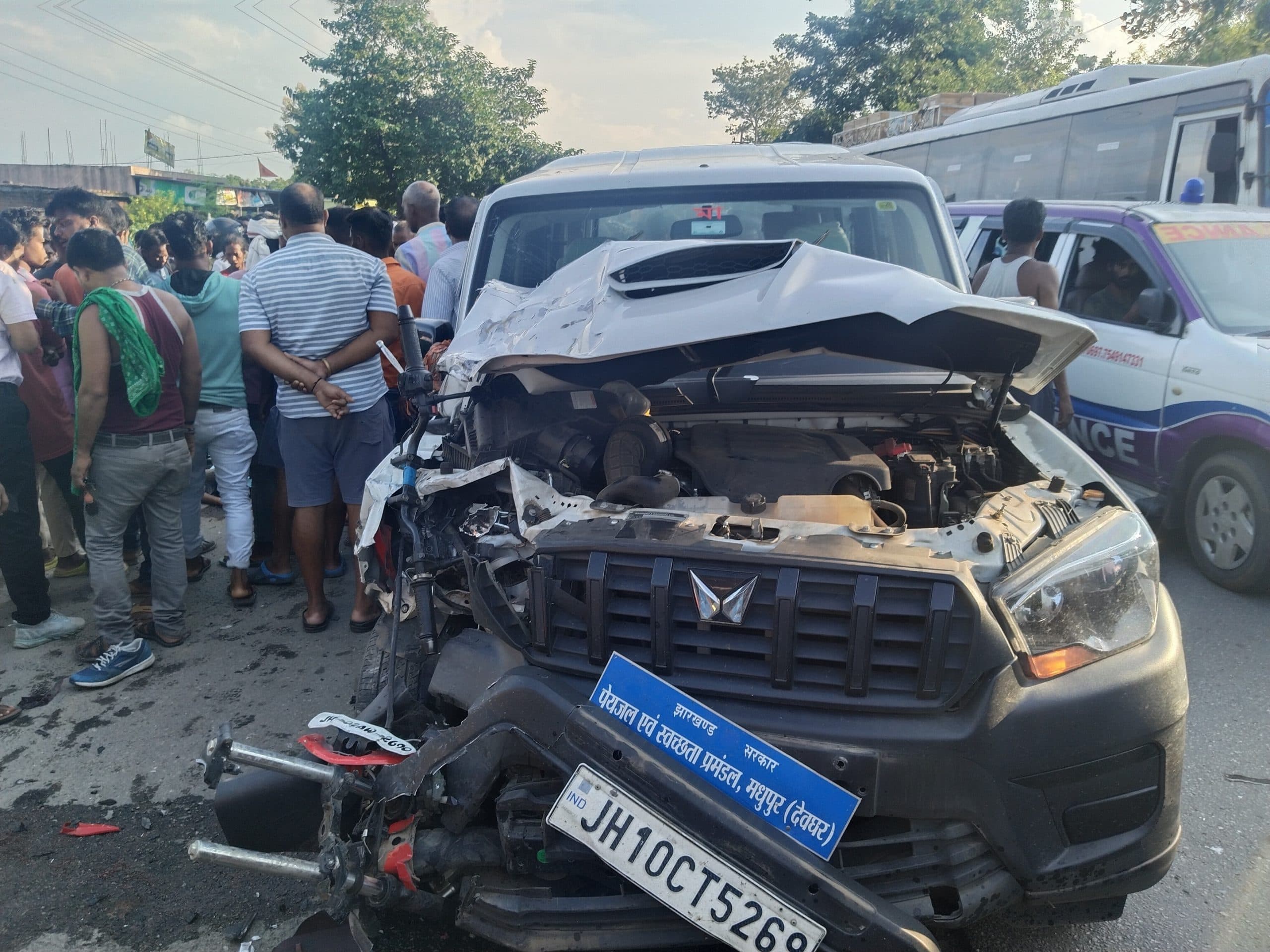 पेटरवार में सड़क हादसे में एक युवक की मौत, दूसरे की हालत गंभीर