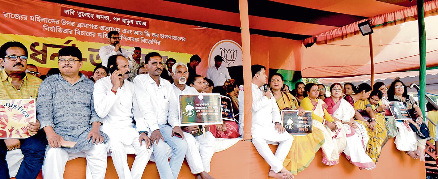 दोषियों को कड़ी सजा व सीएम के इस्तीफे की मांग को लेकर भाजपा का धरना जारी