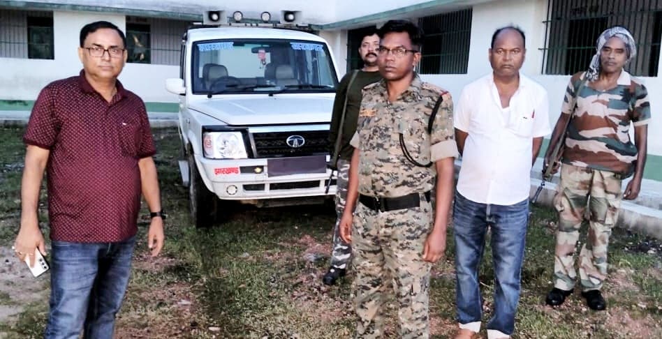 बरही में डंपिंग यार्ड, बालू लदा ट्रैक्टर और पेलोडर जब्त