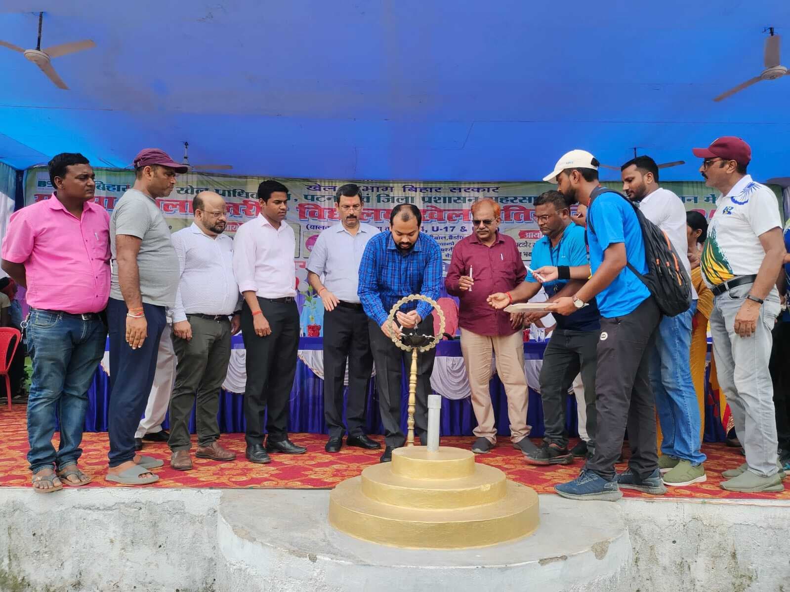 अंडर-17 दो सौ मीटर बालिका दौड़ में कशिश कुमारी रही प्रथम