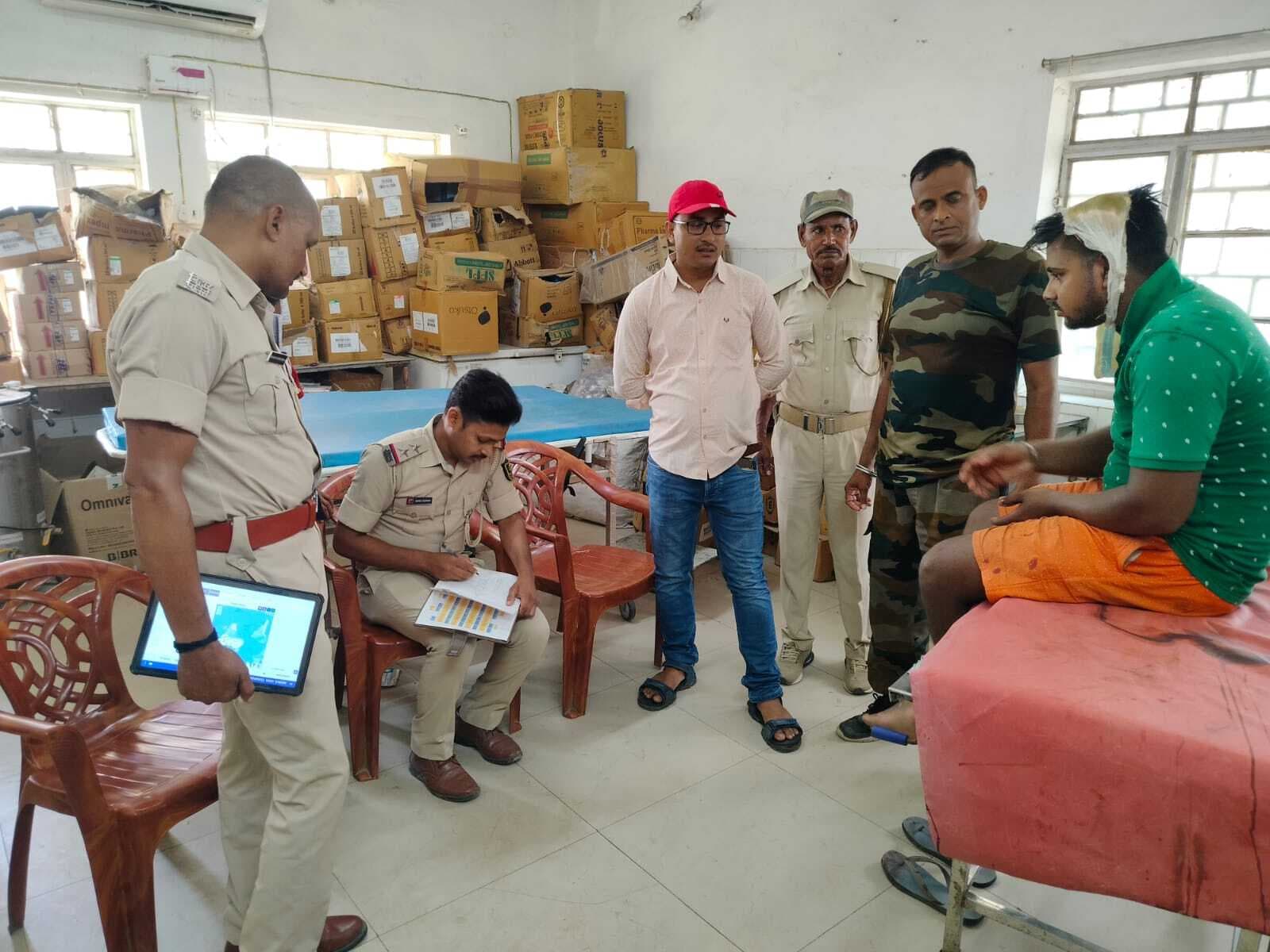 सर पर कुल्हाड़ी से हमला कर गंभीर रूप से किया जख्मी