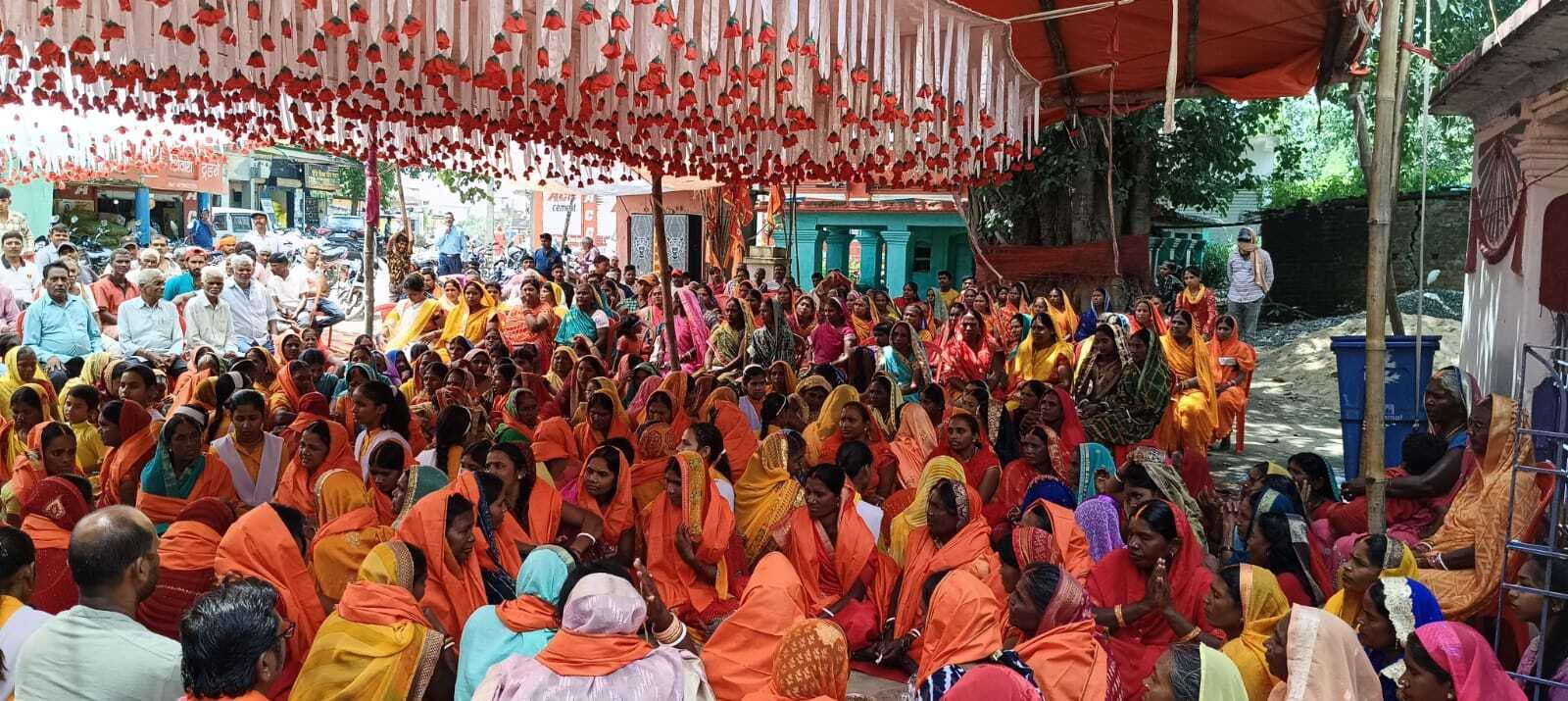 महिलाओं के पांव धोकर करायी सनातन धर्म में वापसी