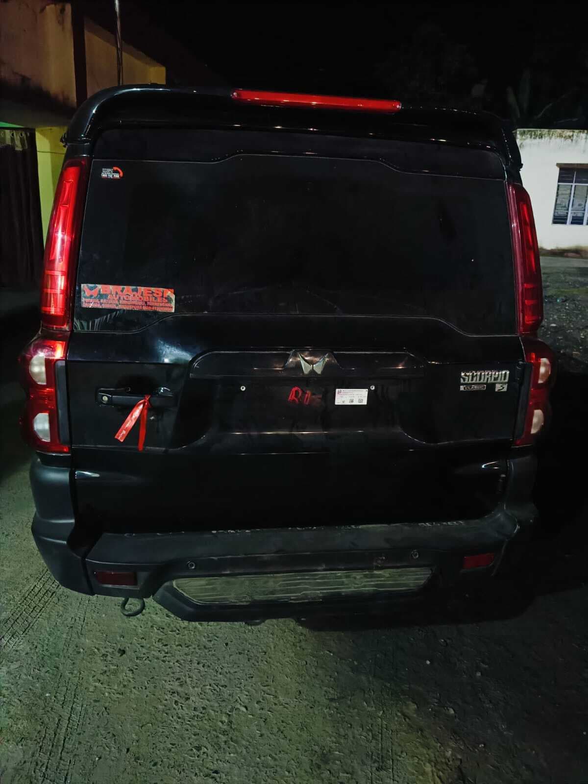 स्कार्पियो से 615 लीटर विदेशी शराब जब्त, चालक फरार