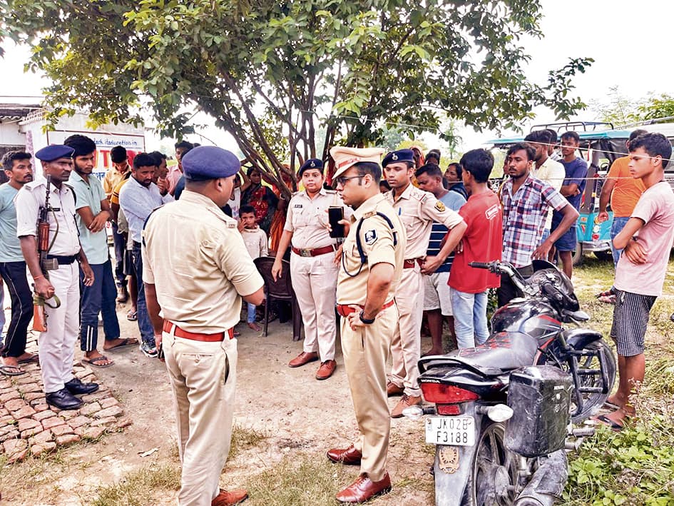 पुलिस ने 30 दिनों में 1379 अभियुक्तों को भेजा जेल, 111 फरार बदमाशों की संपत्ति हुई कुर्क